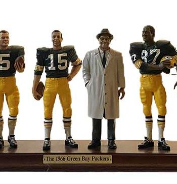 1966 Green Bay Packers 10-figurine masterpiece depicting one of the greatest teams in football history. Team members: Jim Taylor, Jerry Karmer, Forrest Gregg, Paul Hornung, Bart Starr, Vince Lombardi, Willie Davis, Ray Nitschke, Herb Adderley and Willie Wood.